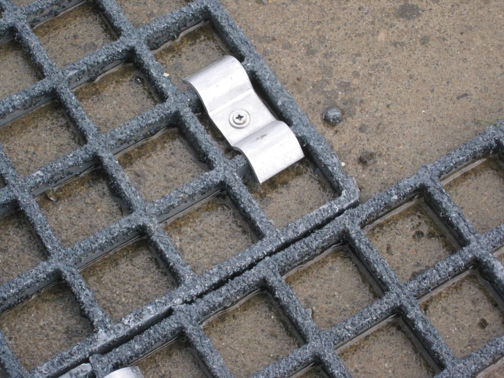 Anti-slip grp Gratings
